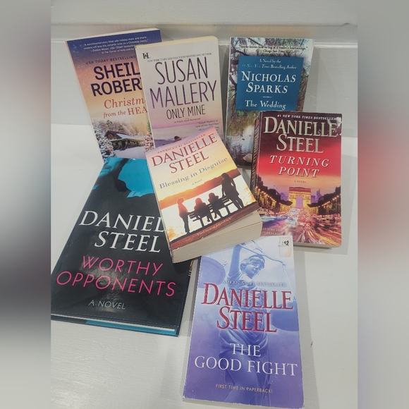 DANIELLE STEEL, SUSAN MALLORY, SHELIA ROBERTS,NICOLAS SPARKS - Picture 4 of 4